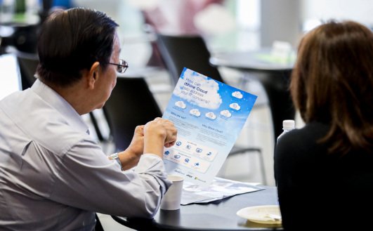 Audience heard from two guest speakers, with the objective to better equip themselves with the knowledge of adopting cloud-based IT systems